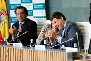 Ignacio González ponente junto a Javier Laorden en la presentación de un estudio