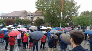 Protesta de paraguas por el urbanismo de Torrelodones