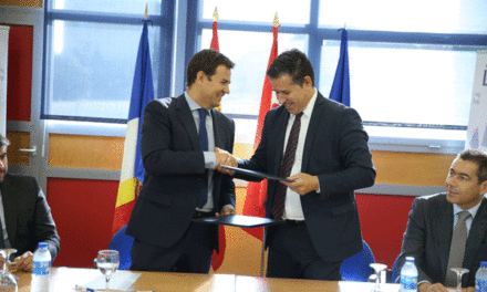 El Ayuntamiento y Carrefour firman un acuerdo para contratar desempleados de Las Rozas