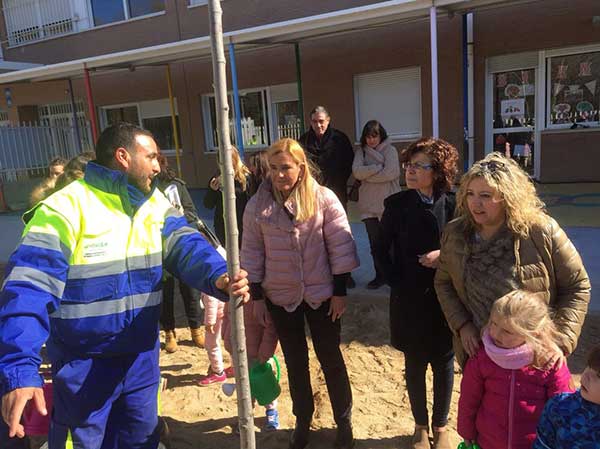 En el Día Internacional de los Bosques, Collado Villalba planta 100 árboles