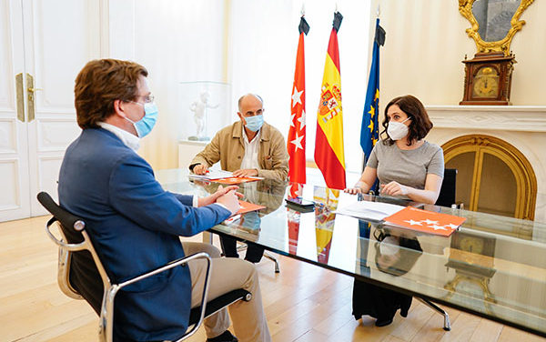 Díaz Ayuso y Martínez-Almeida piden responsabilidad y “no bajar la guardia”