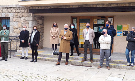 Torrelodones: concentración y minuto de silencio contra la violencia hacia las mujeres
