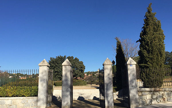 Cs Torrelodones se pregunta dónde está la valla de forja del Parque Pradogrande