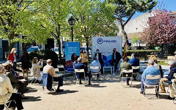 Candidatos del PP a la Asamblea de Madrid se reúnen con vecinos de Pozuelo