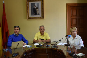 oposición Guadarrama alcalde contratos