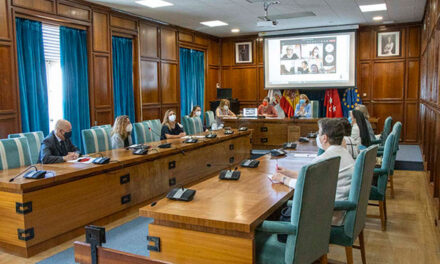 El Consejo escolar de San Lorenzo rinde homenaje a los docentes jubilados