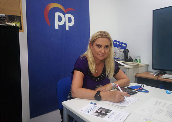 La candidata del PP, sorprendida por la “oceánica ignorancia” del alcalde de Torrelodones
