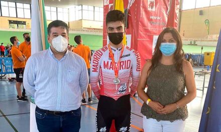 Ciclistas galapagueños triunfan en el Campeonato de España de ciclismo en pista