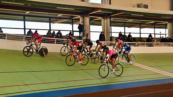Sábado ciclista en el velódromo de Galapagar