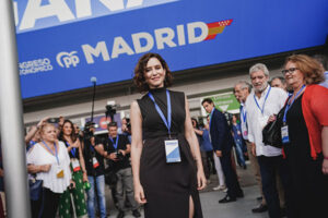 isabel-diaz-ayuso-carla-greciano