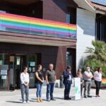Galapagar se tiñe de los colores del arcoíris para conmemorar el Día del Orgullo LGTBI