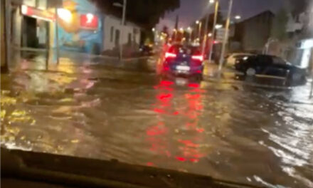 La Colonia de Torrelodones convertida en un río con inundaciones