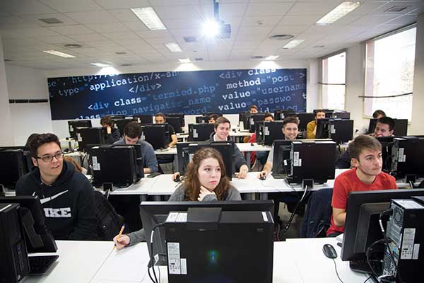 U-tad ofrece especialización en ciberseguridad para alumnos de grado superior