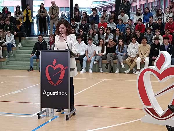 Díaz Ayuso celebra 15 años del colegio San Agustín de Los Negrales de Guadarrama