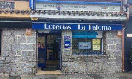 La administración La Paloma de Torrelodones reparte el tercer premio de la Lotería del Niño
