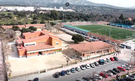 La concejala de Educación de Alpedrete reclama al consejero el arreglo de la pista deportiva del Santa Quiteria