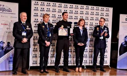 Un policía local de Collado Villalba recibe la medalla nacional al Mérito Profesional