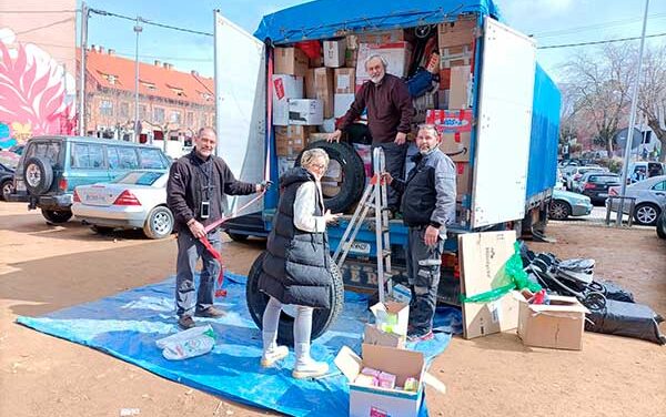 De Torrelodones a Ucrania: seis voluntarios en un camión y una furgoneta llevan hoy material