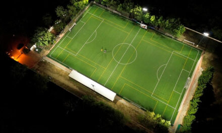 El campo de fútbol La Herrería de San Lorenzo estrena nueva iluminación