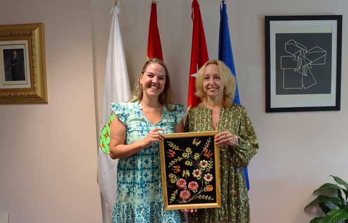 La alcaldesas de Galapagar y Ovruch acuerdan el hermanamiento de sus municipios