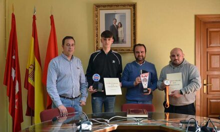 El alcalde de Guadarrama recibe a los deportistas más destacados de la localidad