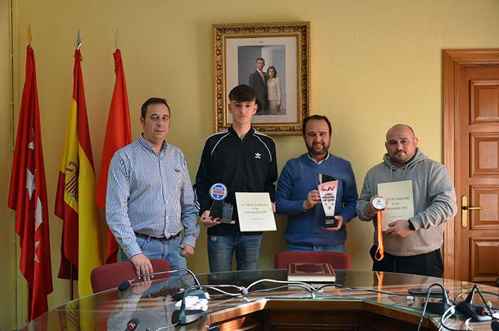 El alcalde de Guadarrama recibe a los deportistas más destacados de la localidad