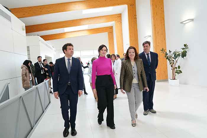 Díaz Ayuso anuncia en Las Rozas los tratamientos gratuitos de salud bucodental