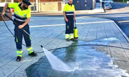 Majadahonda estrena sistema de fregado con agua a presión para eliminar manchas