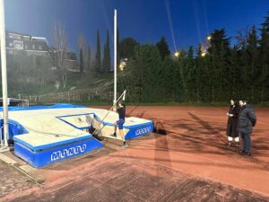 Las pistas de atletismo de Majadahonda recuperar su colchoneta para el salto de pértiga