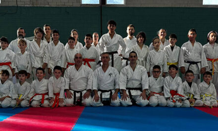 El maestro de kárate Jesús Torre imparte una clase magistral en Galicia