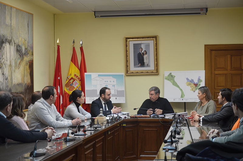 El viceconsejero de Administración Local y el alcalde Guadarrama se reúnen para impulsar los proyectos del PIR
