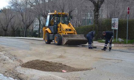Guadarrama continúa con la limpieza en viales e imbornales tras las fuertes lluvias