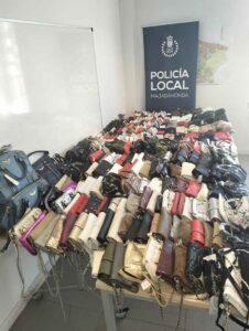 La Policía de Majadahonda incauta más de 360 bolsos y monederos de marca falsificados