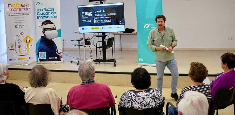 Las Rozas imparte talleres sobre ciberseguridad a los mayores