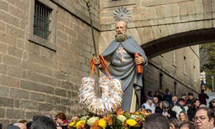San Lorenzo de El Escorial celebra San Antón, con su procesión a la ermita