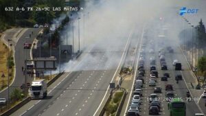⚠️ Cortada la A-6 en Torrelodones por un incendio en la cuneta: desvíos por la vía de servicio