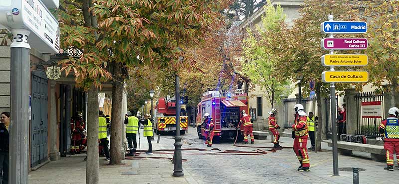 El Real Coliseo Carlos III de San Lorenzo acoge un simulacro de incendio para ensayar el rescate de su patrimonio