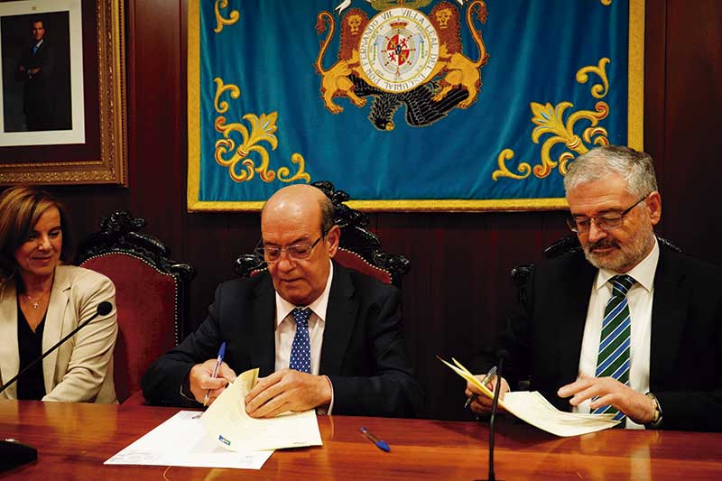 El Escorial firma con FCC el nuevo contrato de recogida de residuos por más de 17 millones de euros